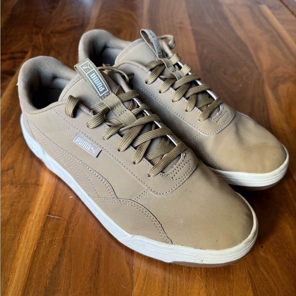 New Puma Men's Low-Top Sneakers in Tan and White